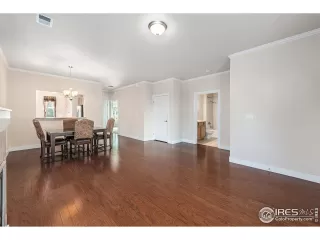 Photo #6: 1019342 Listing