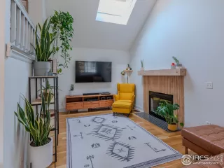 Photo #2: 1019372 Listing