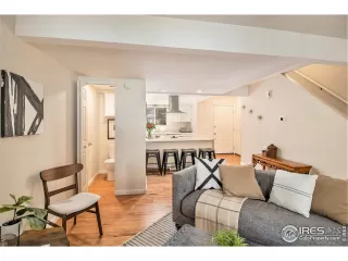 Photo #4: 1019495 Listing