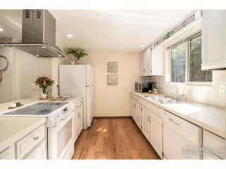 Photo #6: 1019495 Listing