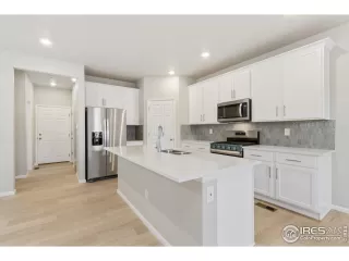 Photo #2: 1019718 Listing