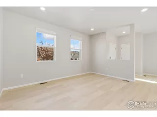 Photo #3: 1019718 Listing