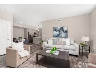 Photo #4: 1019735 Listing