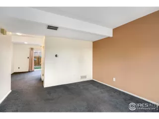 Photo #4: 1019872 Listing