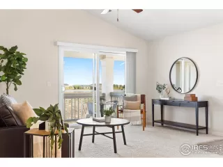 Photo #4: 1019918 Listing