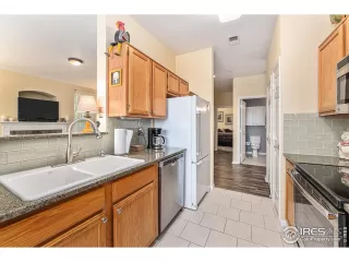 Photo #6: 1020197 Listing