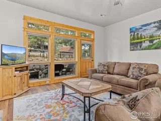 Photo #3: 1020235 Listing