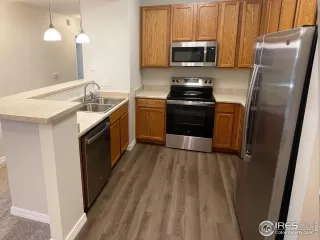 Photo #5: 1020243 Listing