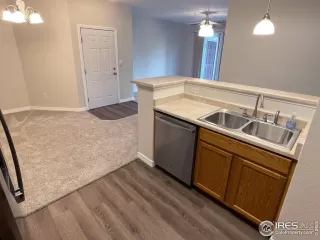 Photo #6: 1020243 Listing