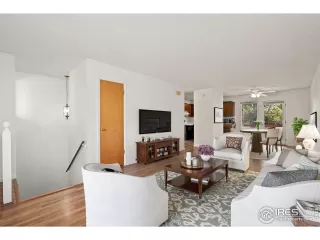 Photo #2: 1020329 Listing