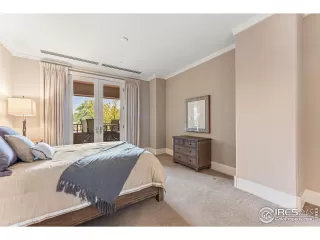 Photo #4: 1020407 Listing