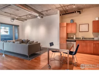 Photo #6: 1020417 Listing