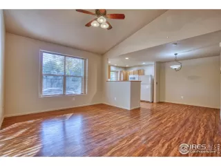 Photo #2: 1020439 Listing