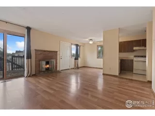 Photo #6: 1020499 Listing