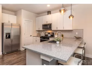 Photo #5: 1020615 Listing