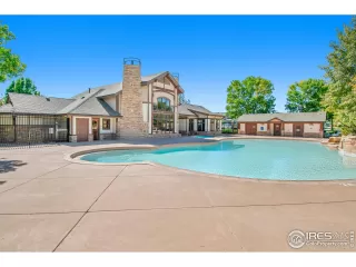 Photo #4: 1020667 Listing