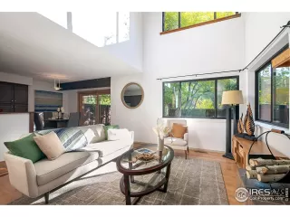 Photo #6: 1020711 Listing