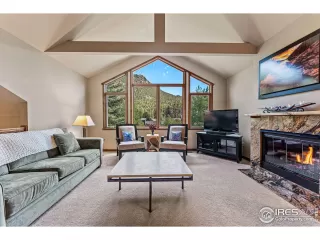 Photo #4: 1020756 Listing