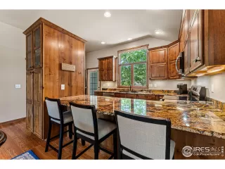 Photo #6: 1020756 Listing