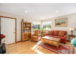 Photo #5: 1020772 Listing