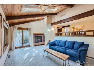 Photo #4: 1020865 Listing