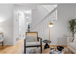 Photo #3: 1020876 Listing