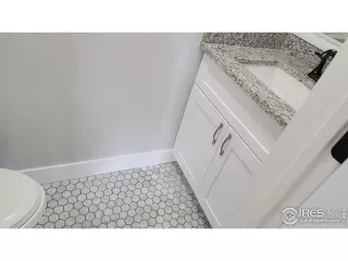 Photo #6: 1020912 Listing