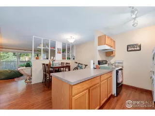 Photo #5: 1020972 Listing