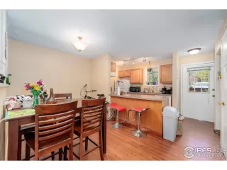 Photo #6: 1020972 Listing