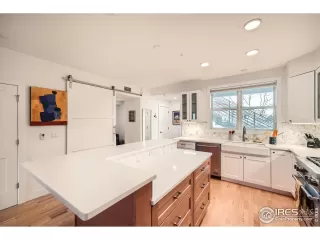 Photo #6: 1021359 Listing