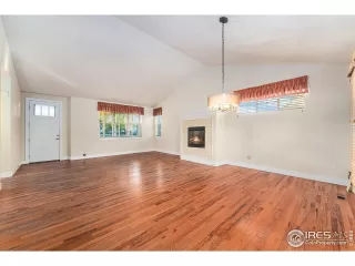 Photo #2: 1021398 Listing