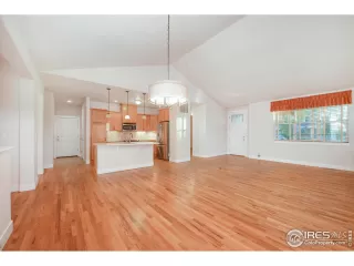 Photo #5: 1021398 Listing