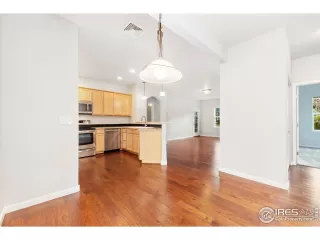 Photo #2: 1021422 Listing