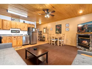 Photo #6: 1021602 Listing