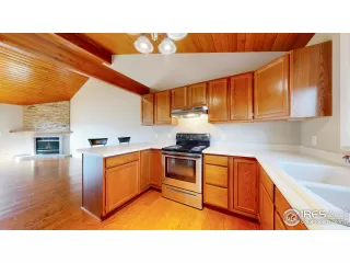 Photo #2: 1021832 Listing