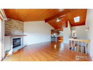 Photo #4: 1021832 Listing