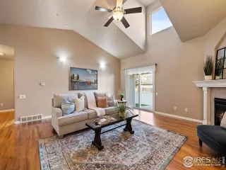 Photo #4: 1021873 Listing