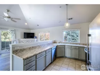 Photo #4: 1021906 Listing