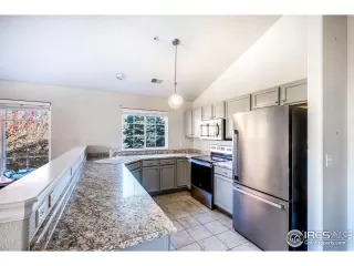 Photo #5: 1021906 Listing