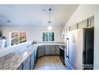 Photo #6: 1021906 Listing