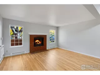 Photo #4: 1021931 Listing