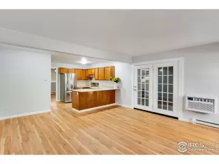 Photo #6: 1021931 Listing