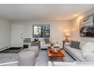 Photo #4: 1021938 Listing