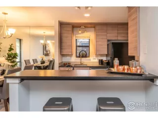 Photo #6: 1021938 Listing