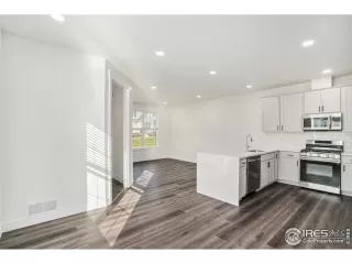 Photo #4: 1022022 Listing