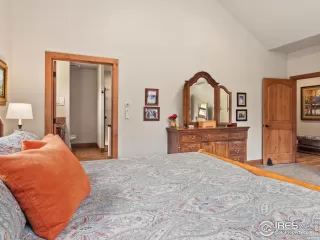 Photo #5: 1022162 Listing