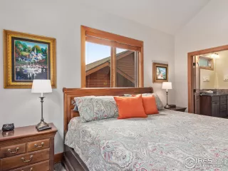 Photo #6: 1022162 Listing