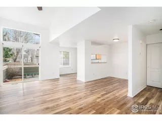 Photo #5: 1022198 Listing