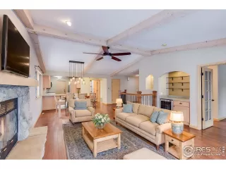 Photo #4: 1022201 Listing