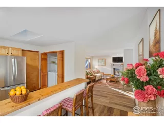 Photo #5: 1022206 Listing